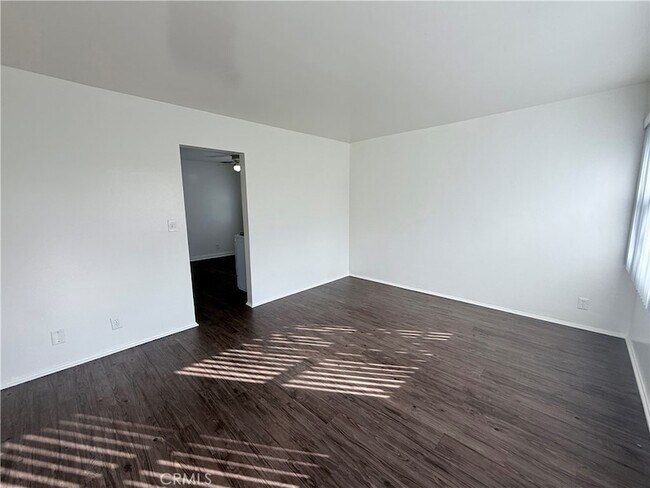 Foto del edificio - 24638 Eshelman Ave