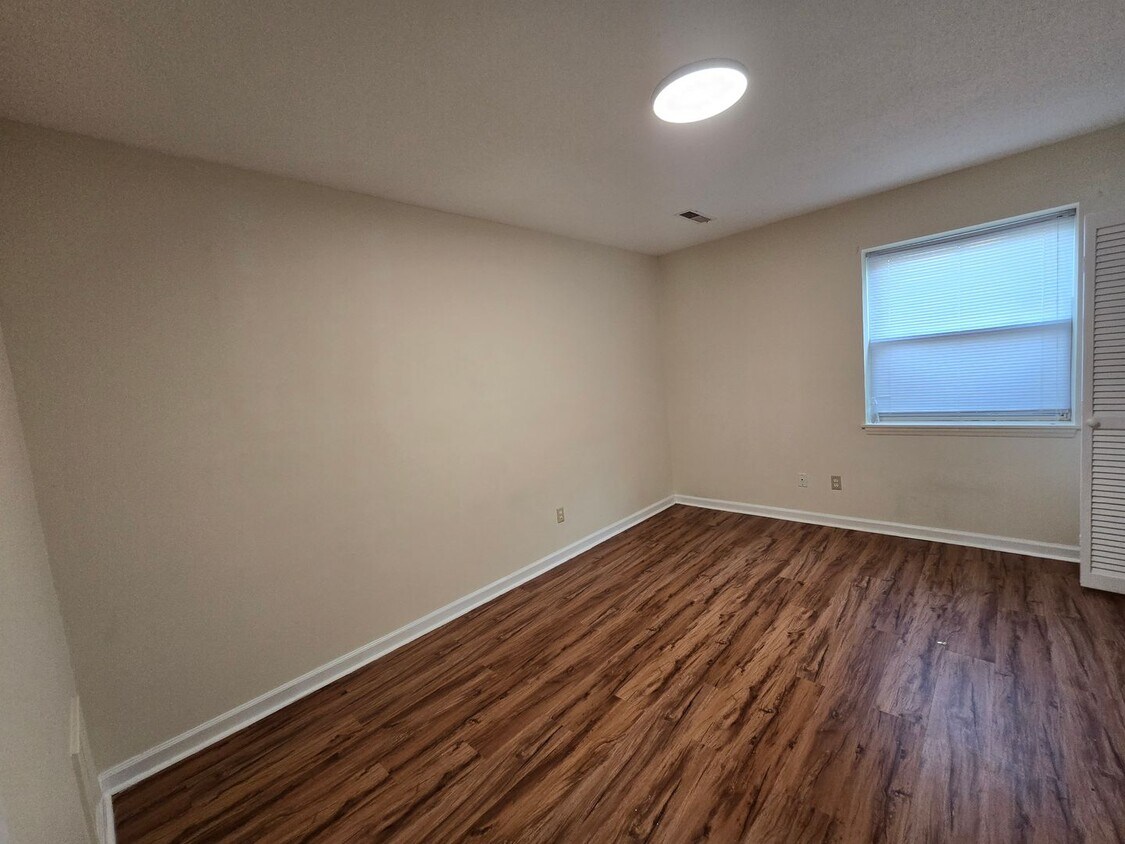 14291431 Spruce St Ext Unit 8, Martinsville, VA 24112 Room for Rent