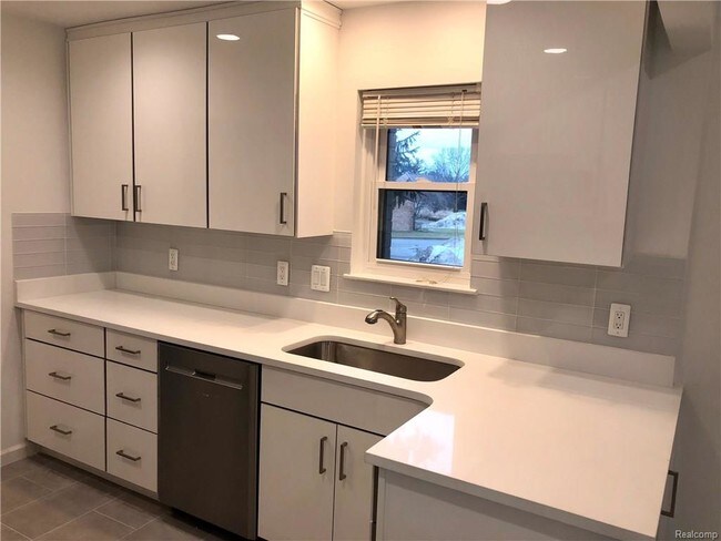 Building Photo - 3049 Moon Lake Dr