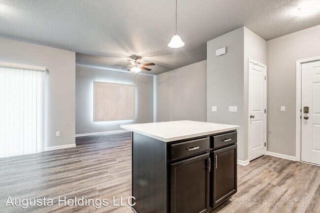 Foto del edificio - 5643 NE Lowell Ln