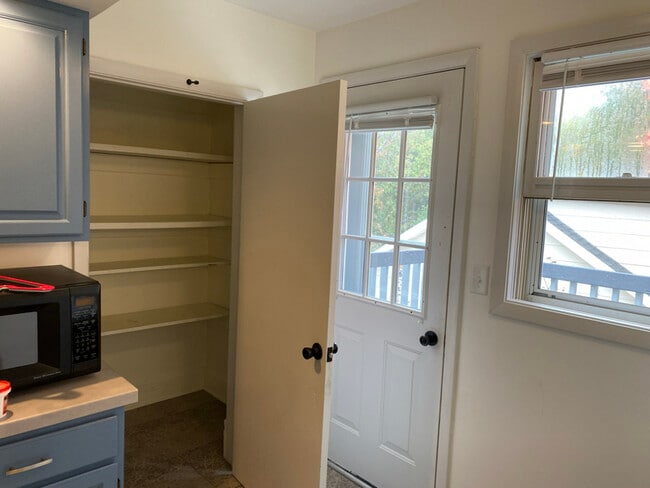 Building Photo - 902 Townline Rd