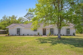 Building Photo - 3579 Oakwood Dr