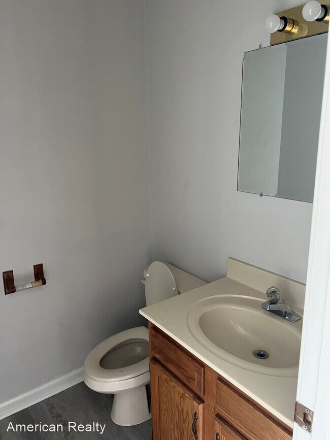 Building Photo - 2 br, 1.5 bath House - 410 Spring Street