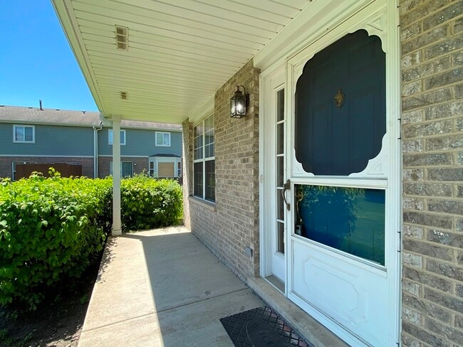 Building Photo - 3503 Willowview Ct