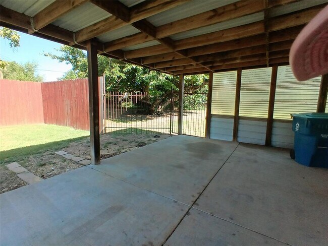 Foto del edificio - 512 Adair Blvd