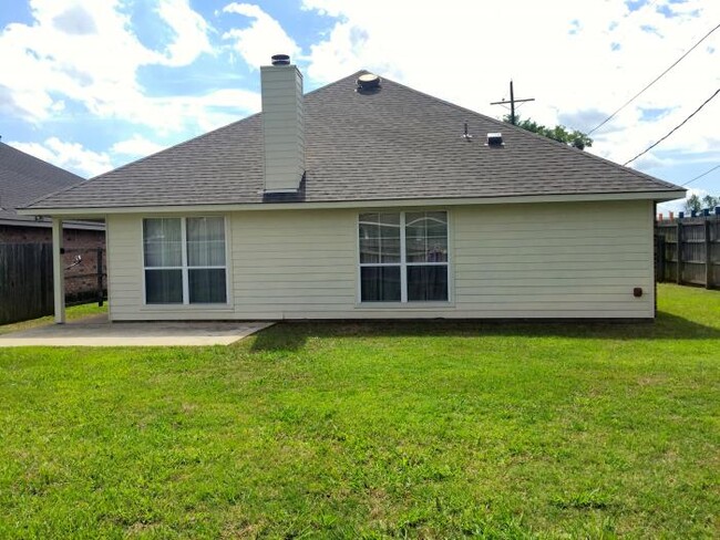 Foto del edificio - 3 bedroom in Baton Rouge LA 70817