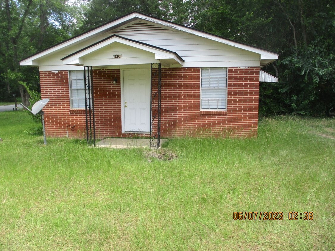 Primary Photo - 1706 Hoover St