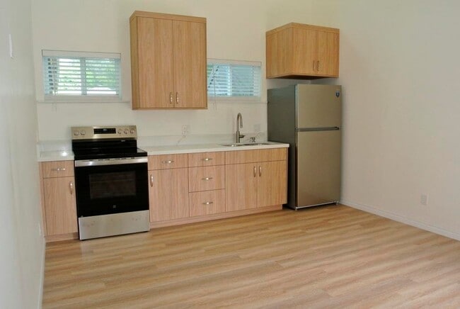Building Photo - 1 Br/1 Ba ADU West of I-5! - Buena Vista