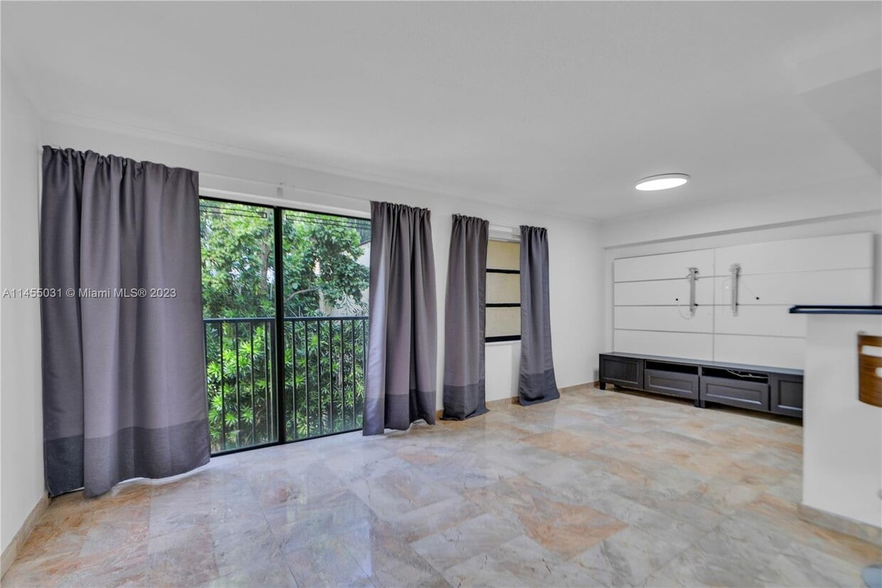 Primary Photo - 2410 Brickell Ave