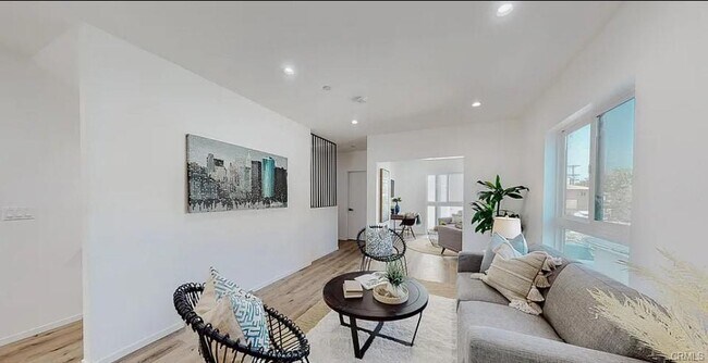 Foto del edificio - 6436 Camellia Ave