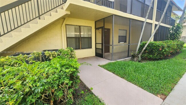 Foto del edificio - 10027 Winding Lake Rd