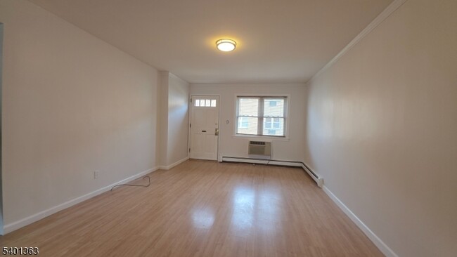 Building Photo - 725 Joralemon St