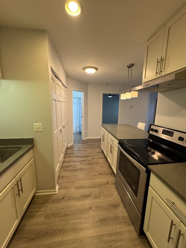 Building Photo - 1303 Wyndham Dr