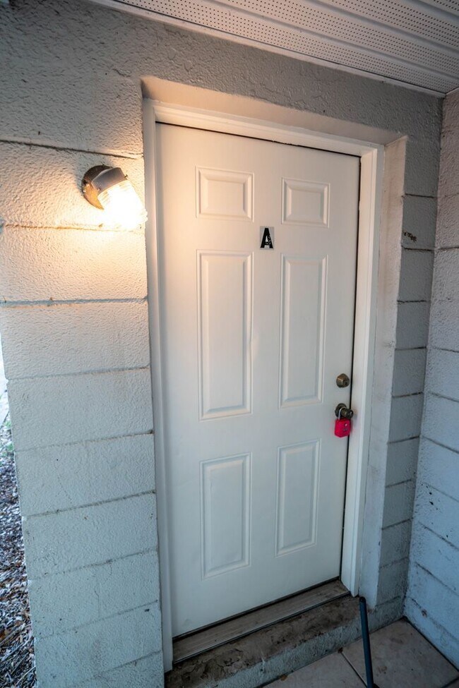 Building Photo - 2115 Coral Way Largo, FL 33771