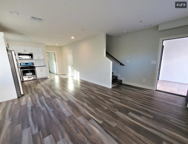 Foto del edificio - 803 N Kingsley Dr