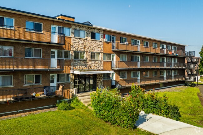 Photo du bâtiment - 6750-6840 Rue D'avila