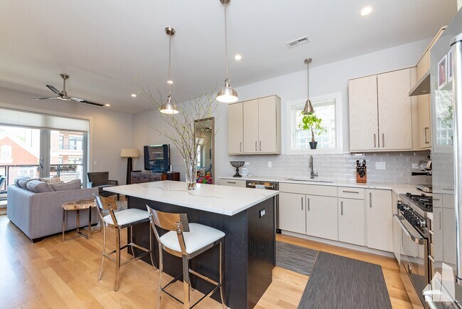Foto del edificio - 3049 N Clybourn Ave