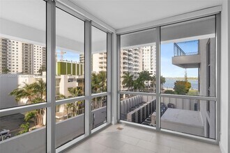 Building Photo - 2150 N Bayshore Dr
