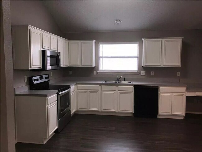 Building Photo - Updated 4 bed single Story home