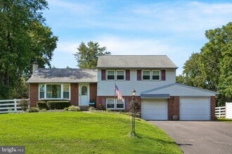 Building Photo - 2176 Meadowview Dr