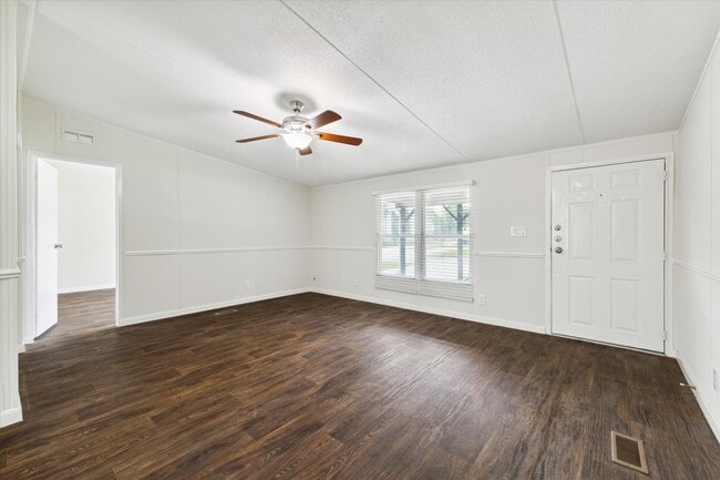 Building Photo - 9642 Live Oak Trail