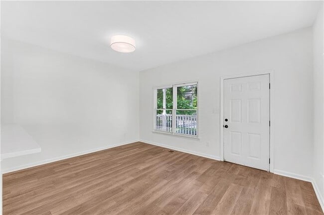 Building Photo - 224 Berean Ave SE