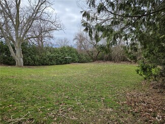 Building Photo - 1067 Long Pond Rd
