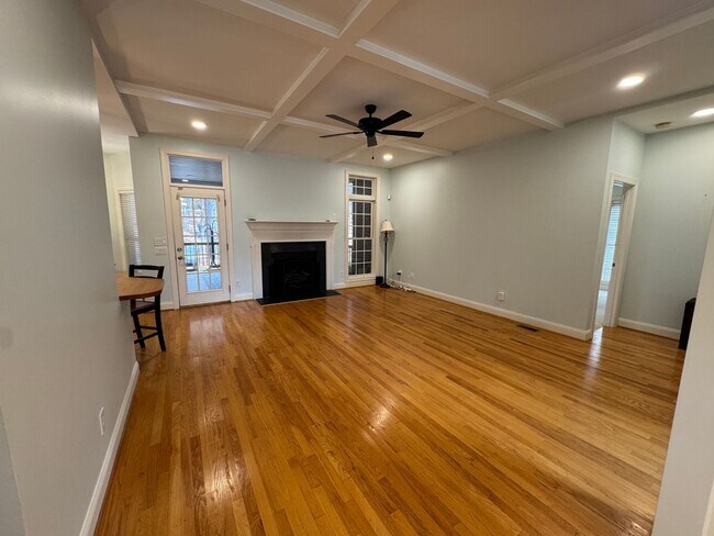 Building Photo - Available to Show