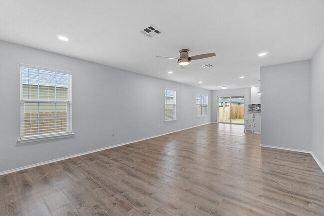 Foto del edificio - 5616 Victory Gallop Dr