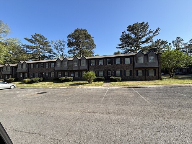 Building Photo - Pineview