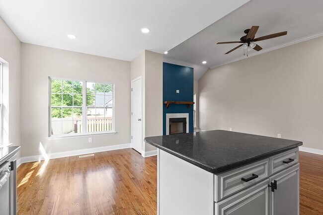 Foto del edificio - 1833 Holly Oak Ln