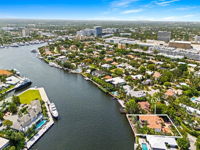 Foto del edificio - 639 Middle River Dr