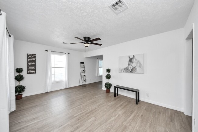 Photo - 2210 Detering St House