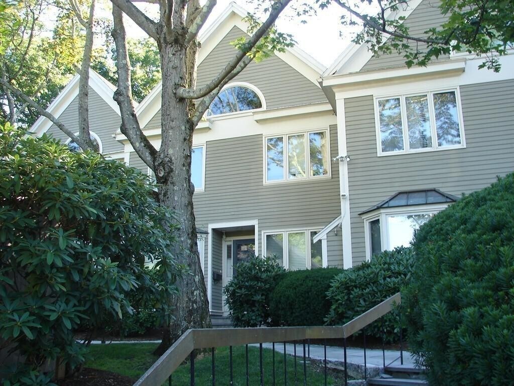 Photo - 697 Hammond St (Brookline, MA)
