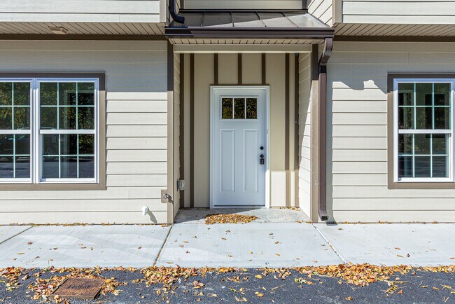 Building Photo - 728 Forrest Park Dr