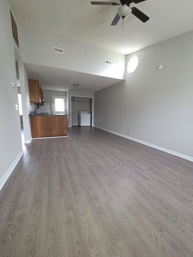 Foto del edificio - 309 E Spruce St