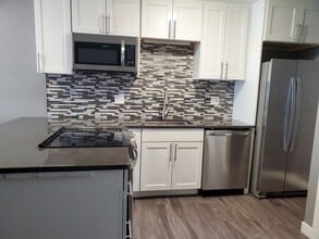 Building Photo - 341 N Garfield Ave