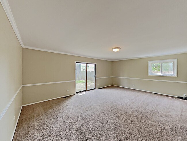 Building Photo - 1369 Westchester Dr
