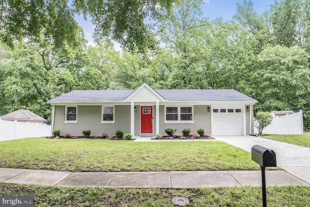 Foto principal - 3402 Halloway St S