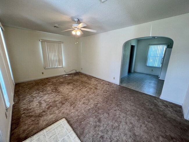 Building Photo - AVAILABLE NOW!