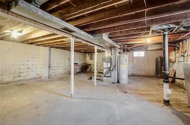 Building Photo - 2 Bedroom Northeast Bungalow For Rent