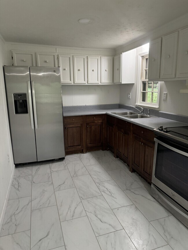 Building Photo - 2135 Larkwood Dr