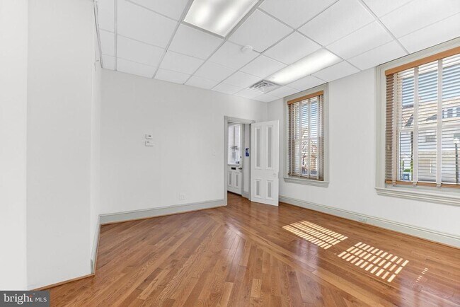Foto del edificio - 401 W Broad St