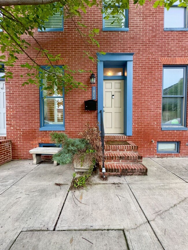 Foto del edificio - Charming 3 Bedroom/3 Bathroom Townhome in Middle East Neighborhood, Baltimore!