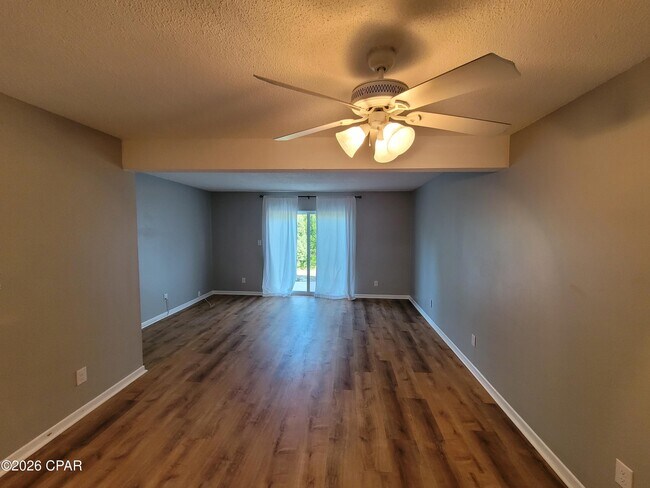 Foto del edificio - 1202 Drake Ave