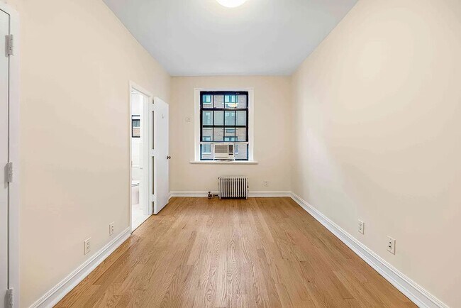 Foto del edificio - 107 E 63rd St