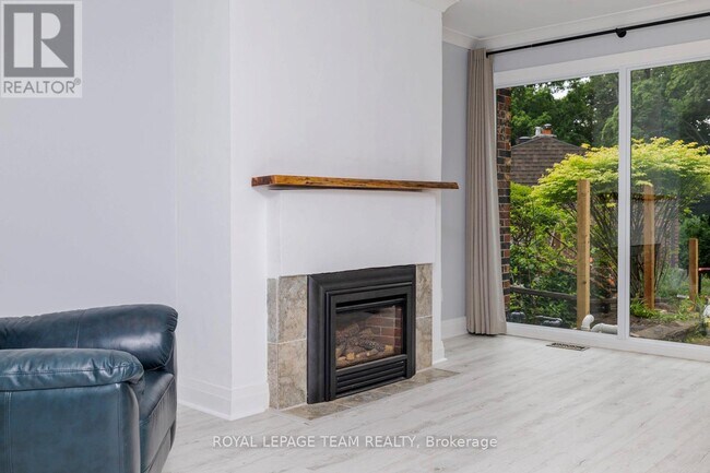 Building Photo - 121 Buell St