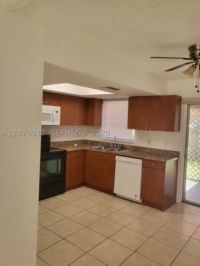 Building Photo - 2554 NW 52nd Ave