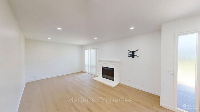 Building Photo - 17755 La Rosa Ln