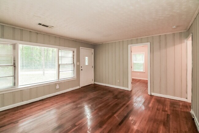 Building Photo - 3705 Orchard Dr SW